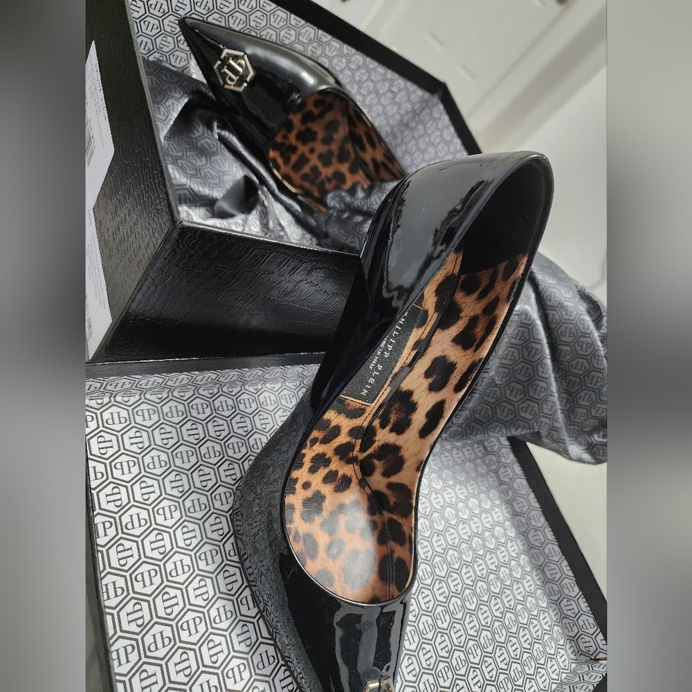 SHOES - Picture 3 of 10